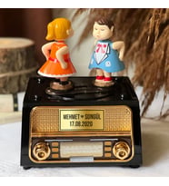 Kişiye Özel Hareket Eden ve Öpüşen Çift Nostaljik Müzik ve Takı Kutusu