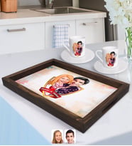 BK Gift Kişiye Özel İsimli Sevgililer Karikatürlü Doğal Ahşap Tepsi ve 2’li Kahve Fincan Seti-2