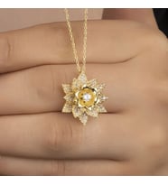 Beyaz Lotus Çiçegi 925 Ayar Gümüş Kadın Kolye