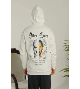 Oversize Üç İplik Şardonlu Kapüşonlu Sweatshirt – Beyaz “Other Lives” Ön Ve Arka Baskılı, Kanguru Cepli, Ribanalı Rahat Kışlık Model Beyaz