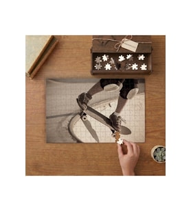 Kaykay Süren Ayaklar Tasarımı 240 parça Ahşap Puzzle Ahşap Kutuda MP03458