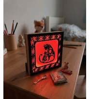 Dekoratif Kedi Temalı Ahşap Gece Lambası – LED Aydınlatmalı