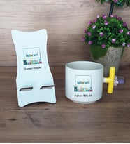 Laborant Hediye Sepeti Kupa Bardak T Kulplu ve Ahşap Telefon Standı Tıp Bayramı Hediyesi (Model 5)