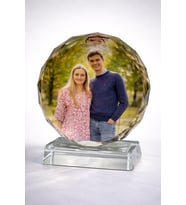 Kişiye Özel Kristal Cam Fotoğraflı Dekoratif Obje – 3D Görünümlü Hediye Sevgiliye / Aileye