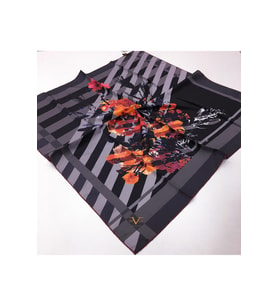 Çiçekli Desen Black Seri Twill Eşarp Eşarp Askısı ile Birlikte 90x90 cm Siyah Gr