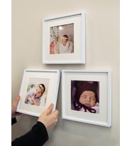 Yapışkanlı Sök-Tak Paspartulu Fotoğraflı Beyaz 21x21cm Plastik Kare Fotoğraf Çerçevesi - 3'lü Paket