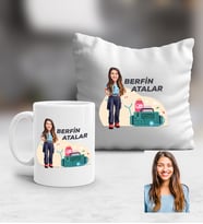 Kişiye Özel Karikatürlü Paramedik Kupa ve Yastık Hediye Seti Kadın Paramediğe Tıp Bayramı Hediyesi (Beyaz)