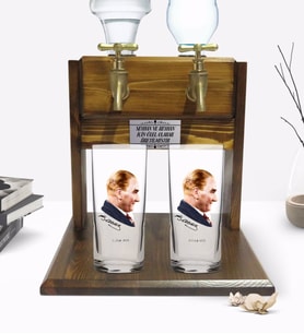 BK Gift Kişiye Özel Renkli Baskılı Atatürk Tasarımlı İkili Rakı Bardağı ve Çift Musluklu Doğal Ahşap Rakı Standı-11 (Model 1)