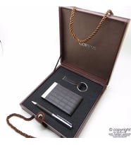 Corvus İsme Özel Hediyelik Set Anahtarlık + Kartvizitlik + Kalem + Çantalı Kutu İsme Özel