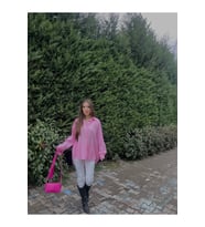 PEMBE GÖMLEK