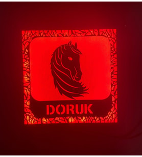 Kişiye Özel Tasarım: At Figürlü Ahşap Dekoratif Gece Lambası Kırmızı ( Canlı Anılar )