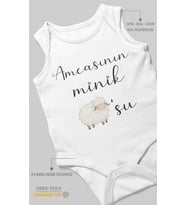 Amcasının Minik Kuzusu Baskılı Bebek Zıbını – Çıtçıtlı Body  %100 Pamuk Sıfır Kol (Beyaz)