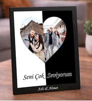 Kişiye Özel İsimli Siyah Beyaz Kalp Tasarımlı Fotoğraflı Çerçeve - Seni Çok Seviyorum Yazılı Sevgiliye Hediye İki Parçalı Kalp Kolajlı Siyah Çerçeve - İsim Yazılı Anı Tablosu