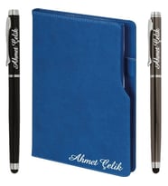 İsme Özel Kalemlikli Renkli Kenarlı Lacivert Defter + İsme Özel Metal Roller Kalem  14.5x21, 224sf. Çizgili 80gr. Termo Deri  İsme Özel Defter  MT-420