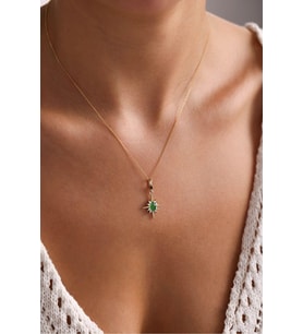 Yeşil Oval Taşlı Kutup Yıldızı Kilitli Charm Kolye Ucu