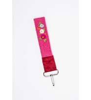 Anahtarlık – Kumaş, Nakışlı, Metal Kancalı (Pembe)