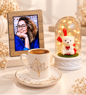 Kişiye Özel Fotoğraflı Hayat Ağacı Tasarımlı Porselen Kahve Fincanı ve LED Işıklı Beyaz Ayıcıklı Fanus