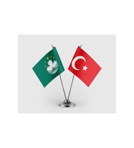 Macau ve Türk Bayrağı İkili Saten Masa Bayrağı Takımı