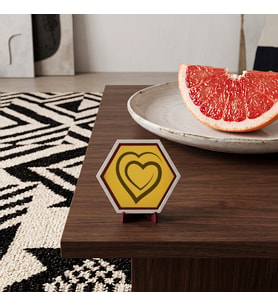 Sevgi Temalı İç İçe Kalp Dekoratif Masaüstü Süsü Kahve Köşelerinizi Tamamlayan Modern ve Şık Aksesuar 10x10 cm, Sarı