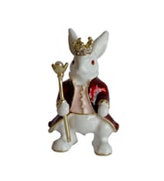 Dekoratif Kral Tavşan Biblo, Kristal Taşlı Metal, 7 cm, 4.5 cm, Hediye Kutulu (Bordo)
