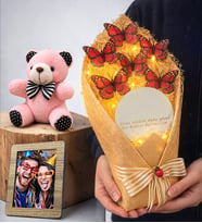Kişiye Özel Fotoğraflı Led Işıklı Aynalı Kelebek Buketi & Pembe Peluş Ayıcıklı (Kırmızı)