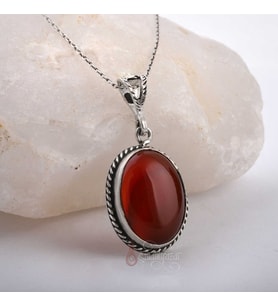 Kızıl Akik Taşı Oval Kesim Kenarları Çift Burgu 925 Ayar Gümüş Kolye
