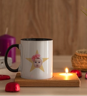 Kişiye Özel Pembe Yıldız Kafa Fotoğraflı Ahşap Altlıklı Mumlu Siyah Kupa