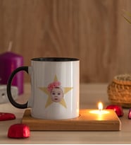Kişiye Özel Pembe Yıldız Kafa Fotoğraflı Ahşap Altlıklı Mumlu Siyah Kupa