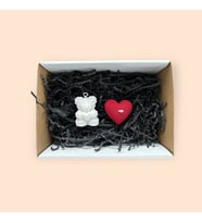 Sevgiliye, Kadına, Arkadaşa, Anneye Özel Ayıcık ve Kırmızı Kalp Soya Wax El Yapımı Mum Seti