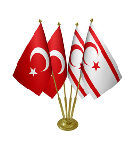 Masa Üstü KKTC Kuzey Kıbrıs Bayrağı Türk Bayrağı Dörtlü Pirinç Direk Masa Bayrak Seti