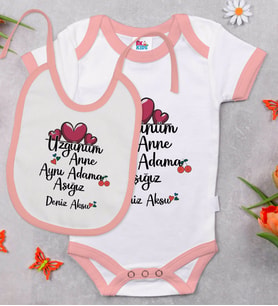 BK Kids Kişiye Özel Aynı Adama Aşığız Tasarımlı Pembe Bebek Body Zıbın ve Mama Önlüğü Hediye Seti