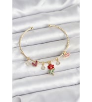 Gül Charmlı Gold Renk Pirinç Kadın Bileklik - TJ-BB8043