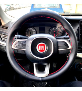 DİKİŞLİ DİREKSİYON KILIFI SİYAH DERİ KIRMIZI DİKİŞLİ FIAT EGEA VE CROSS
