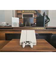 PlayStation 4 Beyaz İKİNCİ EL 500 Gb + Tek Kol  Playstation 4 - Playstation4 - Ps4 - ps4 (Siyah)