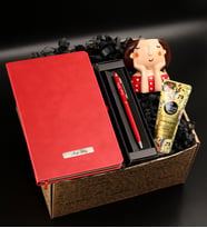Kişiye Özel Kırmızı Termo Defter& Kırmızı Touch Pen Kalem& Kırmızı Renkli Dream Girl Saksı&Eyüp Sabri Tuncer El Kremi Hediye Seti