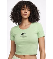 Nike Sportswear Essential Slim-Fit Cropped Kesim Dar Kadın Crop Tişört Yeşil