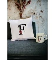 F Harfi Kupa Bardak ve Yastık Set (Beyaz)