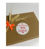 HandeMade With Love üst ve alt kalpli Kırmızı Yazı Yuvarlak Yapışkanlı Etiket 4x4 cm 120 adet