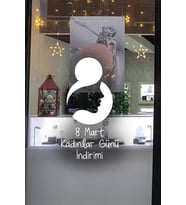 8 Mart Kadınlar Günü  İndirimi Yazısı Cam Vitrin Sticker 60cm (Beyaz)