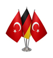 Masa Üstü Almanya Bayrağı Türk Bayrağı Üçlü Krom Direk Masa Bayrak Seti