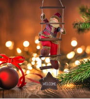 Yılbaşı Süsü Ahşap Merdivenli Noel Baba Figür Büyük Boy 40 cm - Merdiven ile 78 cm (Kırmızı)