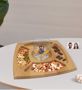 BK Gift Kişiye Özel Sevgililer Karikatürlü Viski Bardağı ve Doğal Masif Ahşap 4 Bölmeli Sunum Tabağı Çerezlik Hediye Seti-97