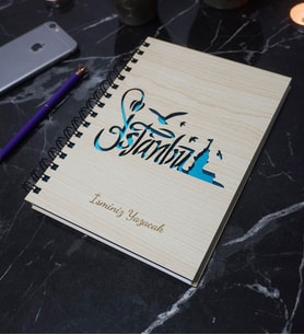 Kişiye Özel İstanbul Desenli Ahşap Kapaklı Defter - Ajanda - İsme Özel - A5 60 Yaprak (120 SAYFA) Hediyelik (Mavi)