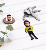 BK Gift Kişiye Özel Erkek Beden Eğitimi Öğretmeni Karikatürlü Ahşap Anahtarlık-1 (Beyaz)