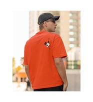 sağ-kol-Mickey-Mouse-baskılı-turuncu-tshirt