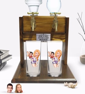 BK Gift Kişiye Özel Sevgililer Tasarımlı İkili Rakı Bardağı ve Çift Musluklu Doğal Ahşap Rakı Standı-30 (Model 1)