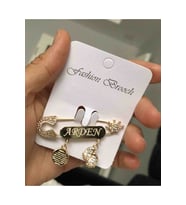 14 Ayar Altın Kaplama Isimli Beyaz Zirkon Taşlı Bebek Yaka Iğnesi 5 Cm - 0113