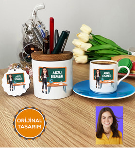 Kişiye Özel Karikatürlü Sınıf Öğretmeni Hediye Seti Türk Kahvesi Fincanı, Kalemlik, Anahtarlık Kadın Sınıf Öğretmenine Öğretmenler Günü Hediyesi (Mavi)
