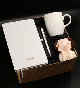Kişiye Özel Beyaz Termo Defter & Beyaz Touch Pen Kalem & Beyaz Kupa & Yeşil Renkli Dream Girl SaksıHediye Seti