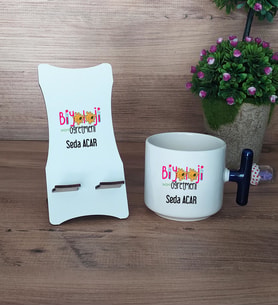 Biyoloji Öğretmeni Hediye Sepeti Kupa Bardak T Kulplu ve Ahşap Telefon Standı Öğretmenler Günü Hediyesi Biyoloji Öğretmenine Hediye (Model 2)